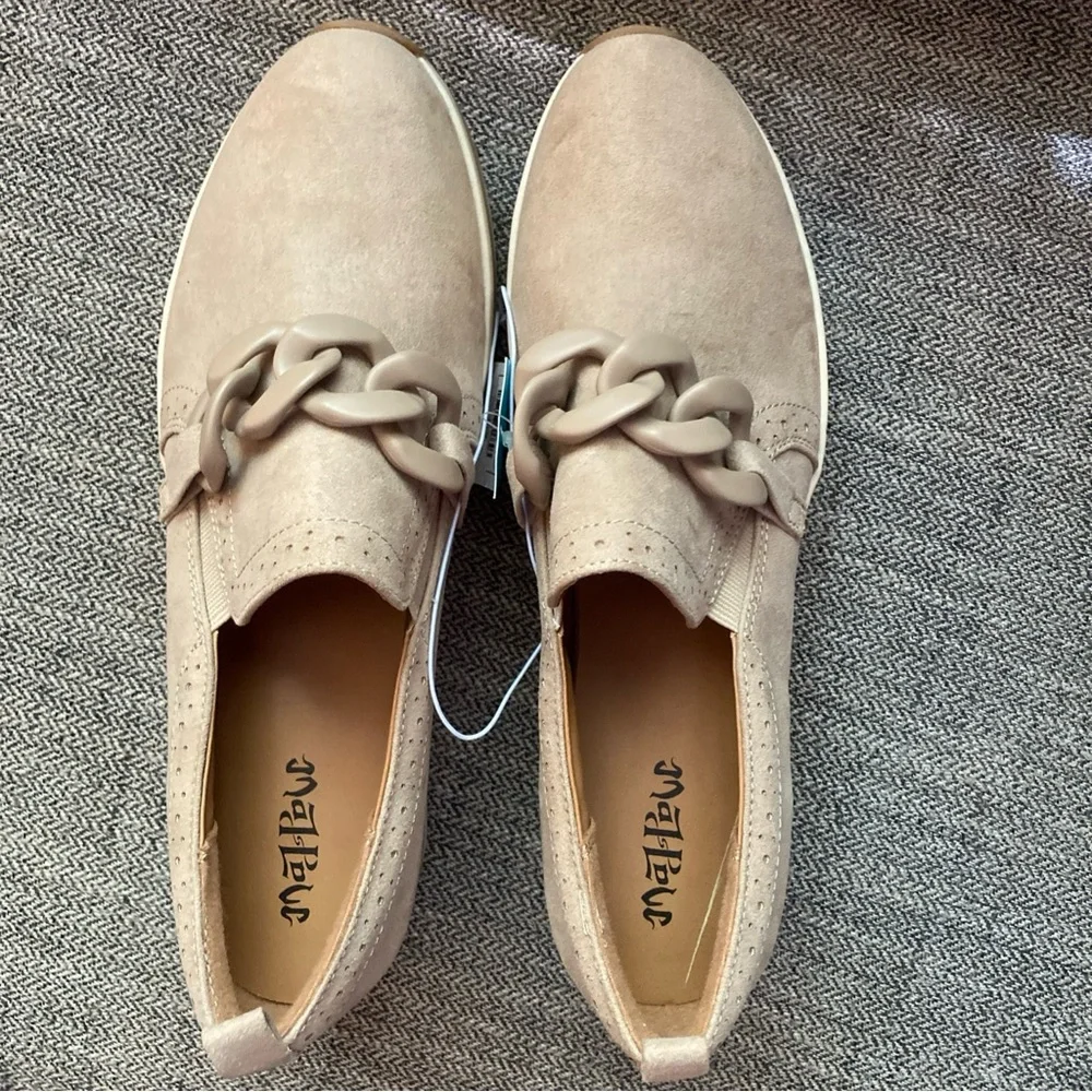 Size 11 Fits like 10-10.5 Mad Love Beige Chain Detail Wedge Loafers